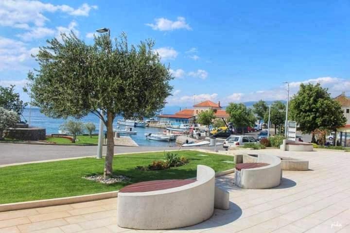 Lukica Apartment Sveti Juraj Exterior foto